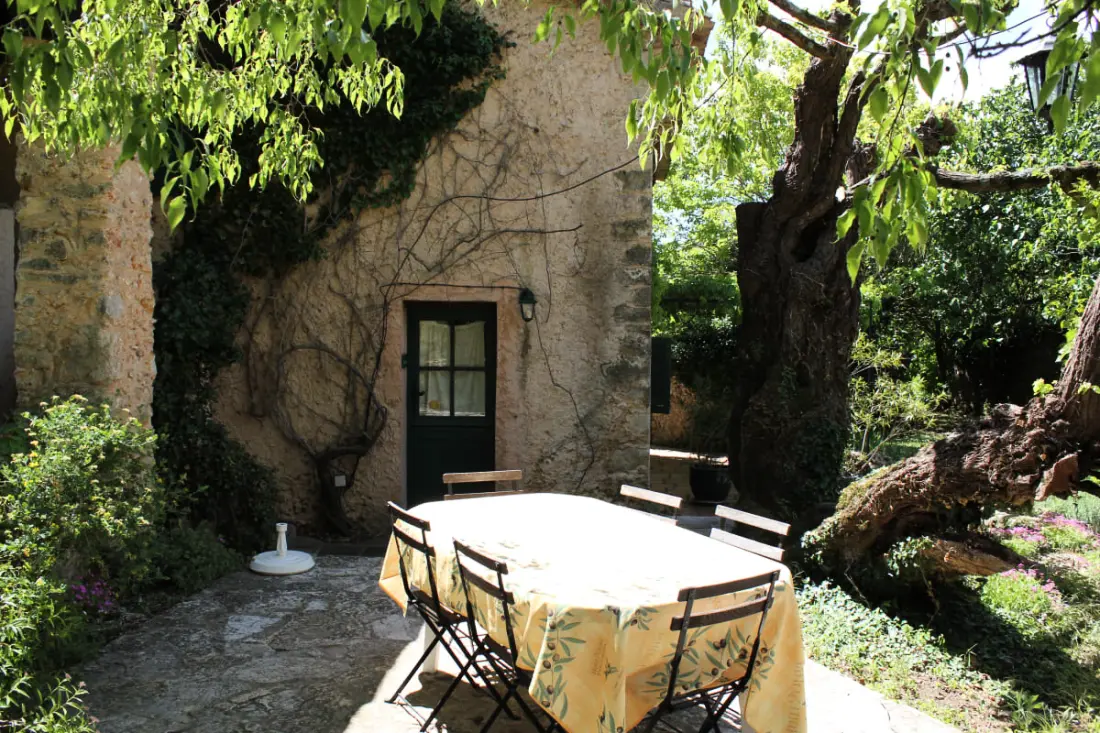 Les Messugues, Typical Provençal Mas With Shared Pool, Természet, Csend