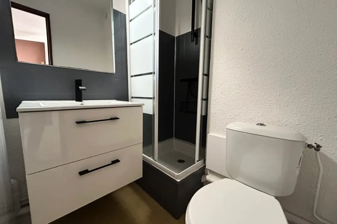 Charming T2 az úszási medencével