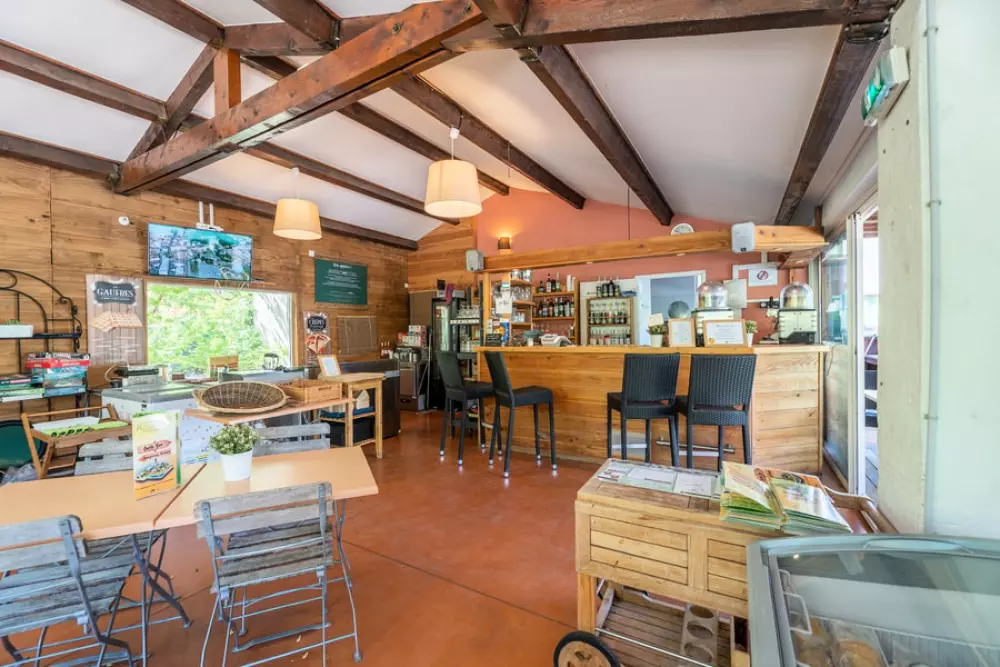 Camping Les Routes de Provence 3 Sterren★★★