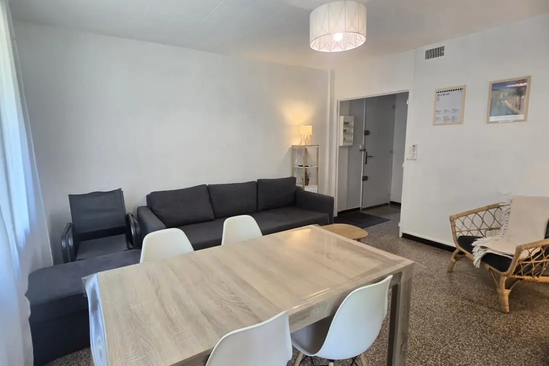 Apartment in Fréjus Near Beach With Balcony