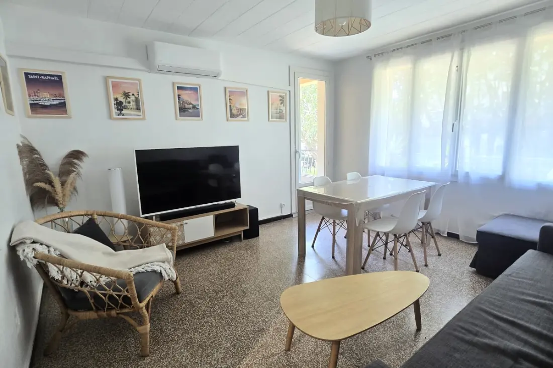 Apartment in Fréjus Near Beach With Balcony