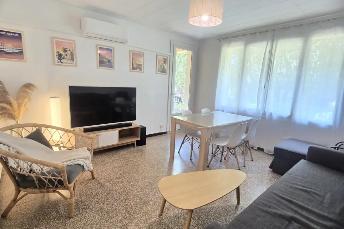 Apartment in Fréjus Near Beach With Balcony