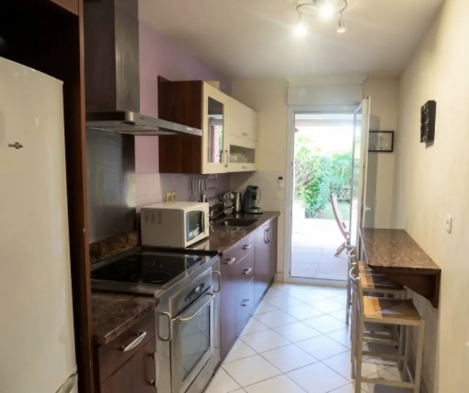 Apartment with pool and garden in Saint Aygulf