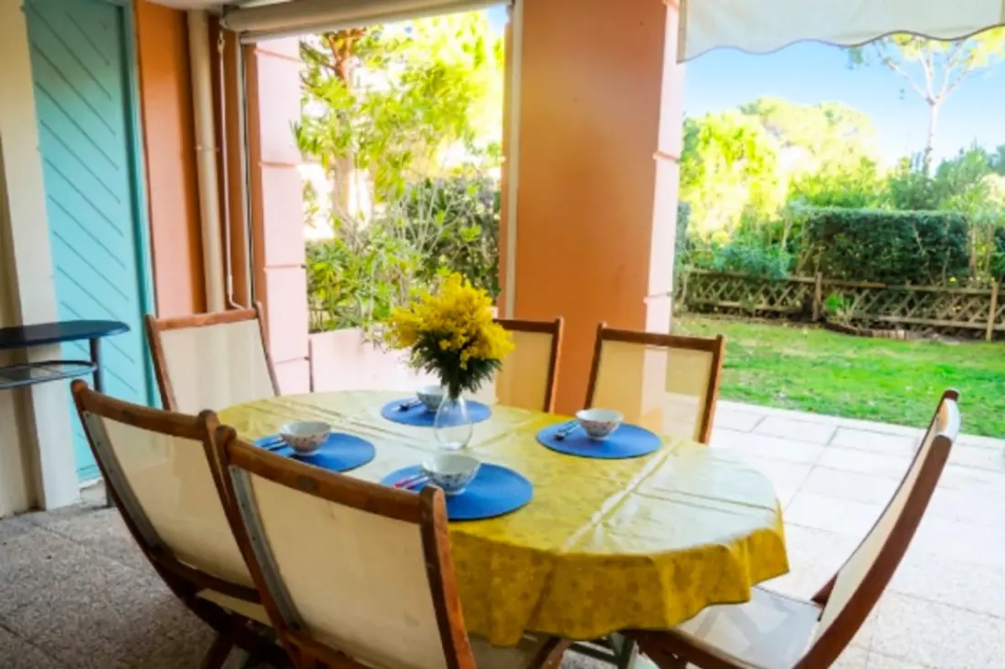 Apartment with pool and garden in Saint Aygulf