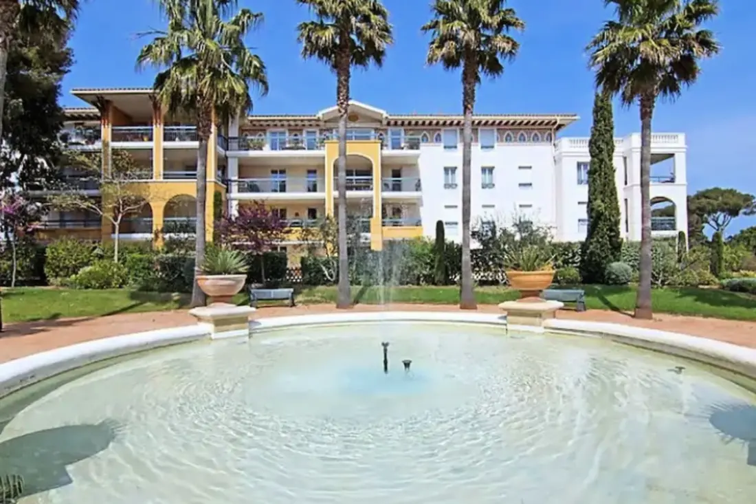 Apartment with pool and garden in Saint Aygulf