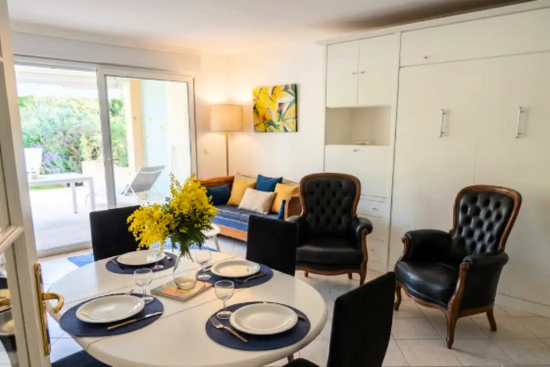 Apartment with pool and garden in Saint Aygulf