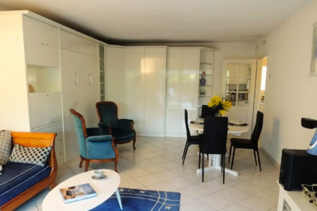 Apartment with pool and garden in Saint Aygulf