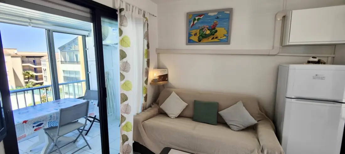 Apartment With Pool Near Downtown