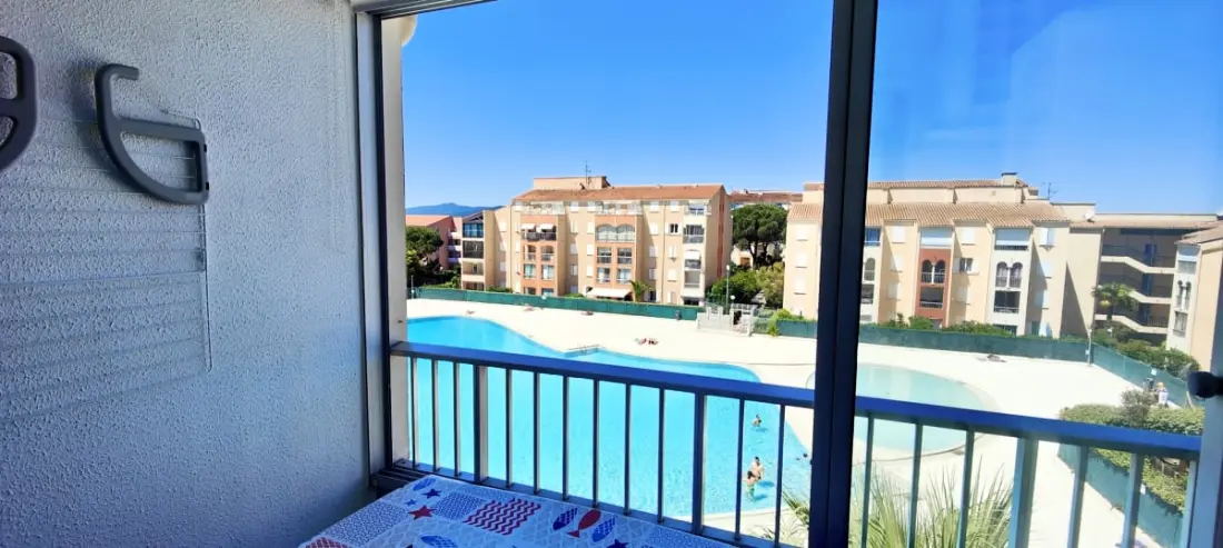 Apartment With Pool Near Downtown