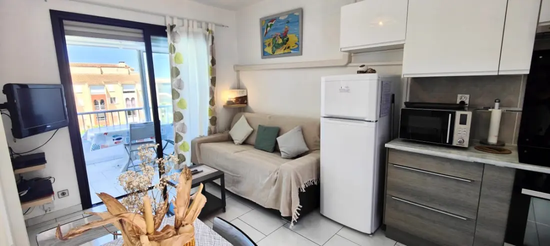 Apartment With Pool Near Downtown