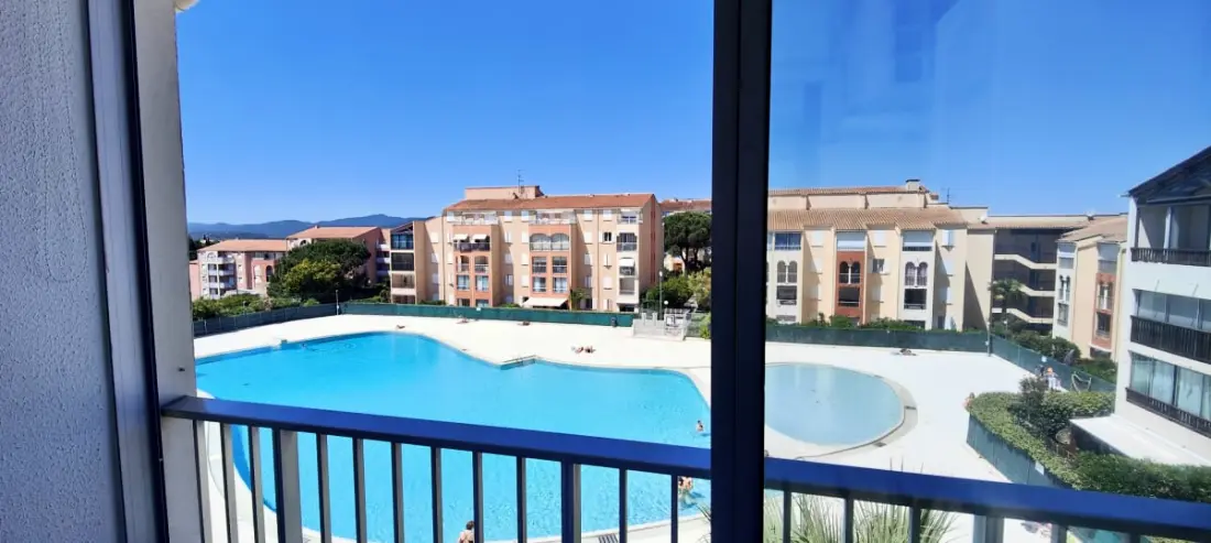 Apartment With Pool Near Downtown