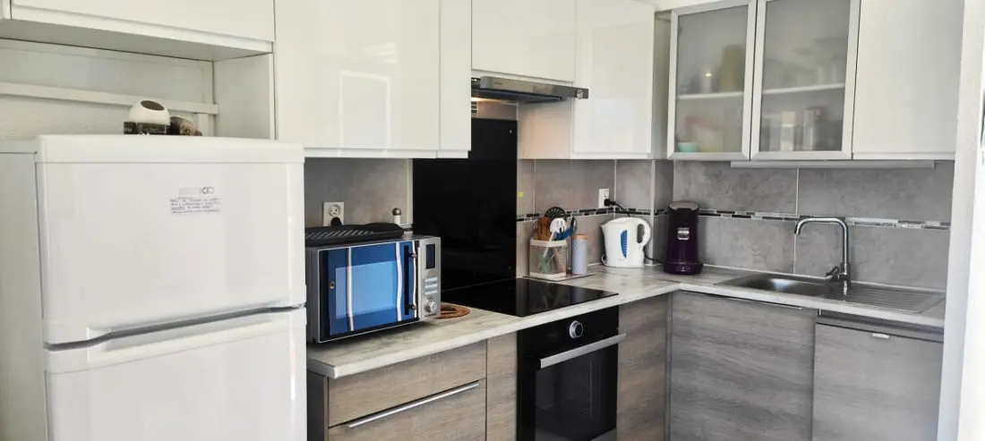 Apartment With Pool Near Downtown