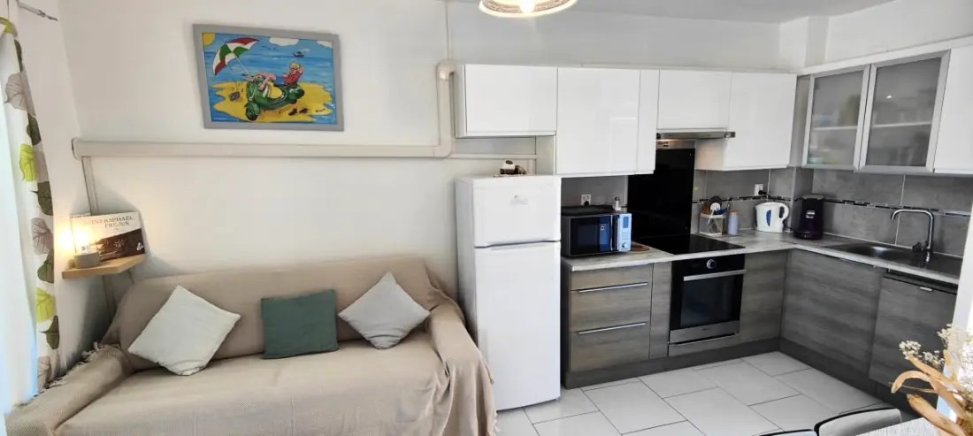 Apartment With Pool Near Downtown
