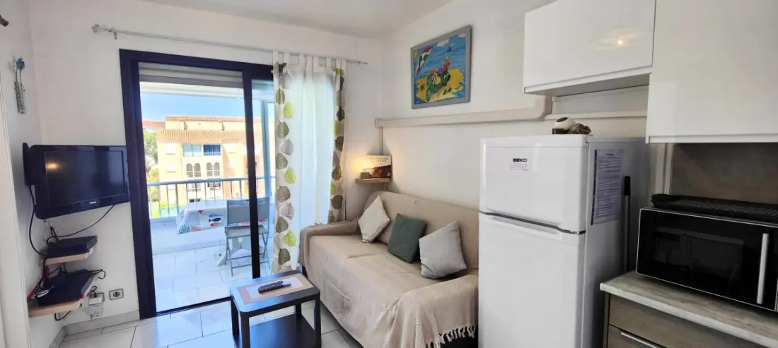 Apartment With Pool Near Downtown