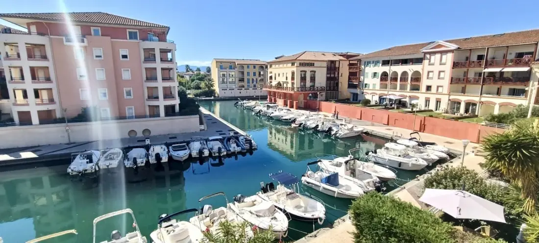 Apartment with Terrace and Port View