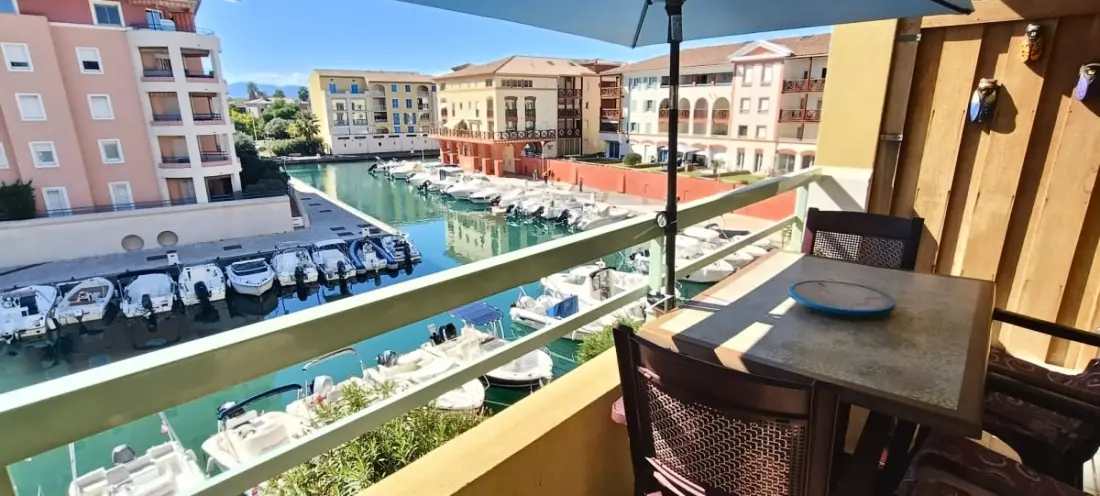 Apartment with Terrace and Port View