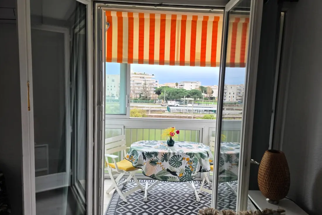 Apartment with View and Terrace in Fréjus