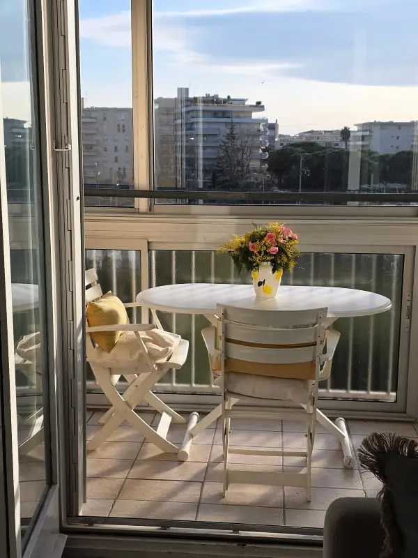 Apartment with View and Terrace in Fréjus