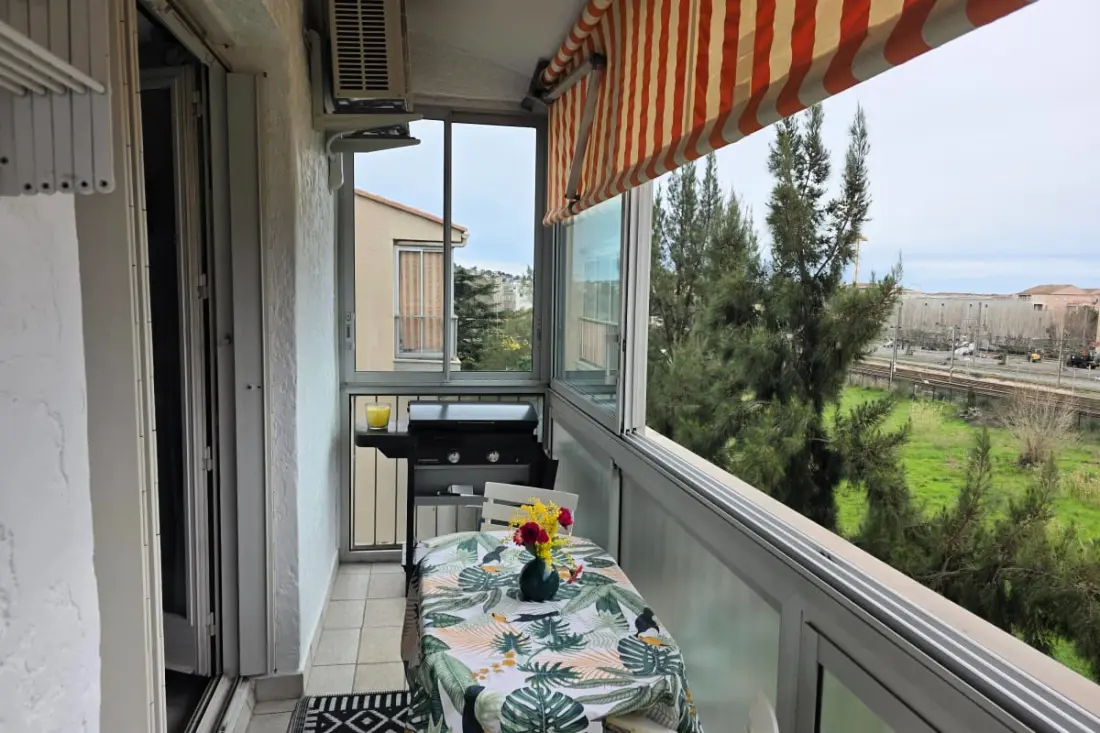 Apartment with View and Terrace in Fréjus