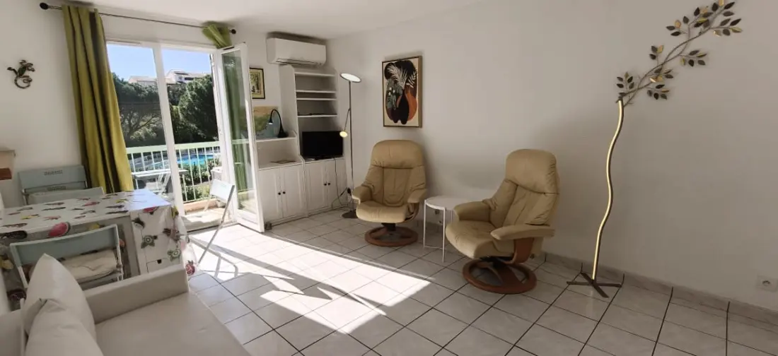 Quiet Apartment With Balcony And Swimming Pool