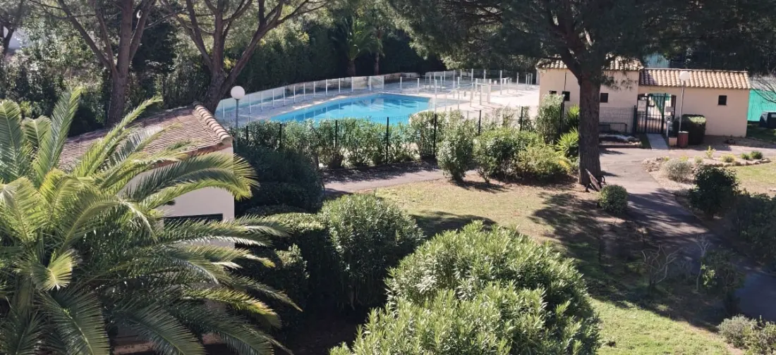 Quiet Apartment With Balcony And Swimming Pool