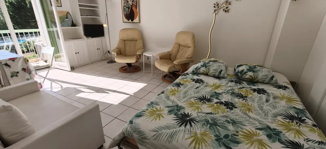 Quiet Apartment With Balcony And Swimming Pool