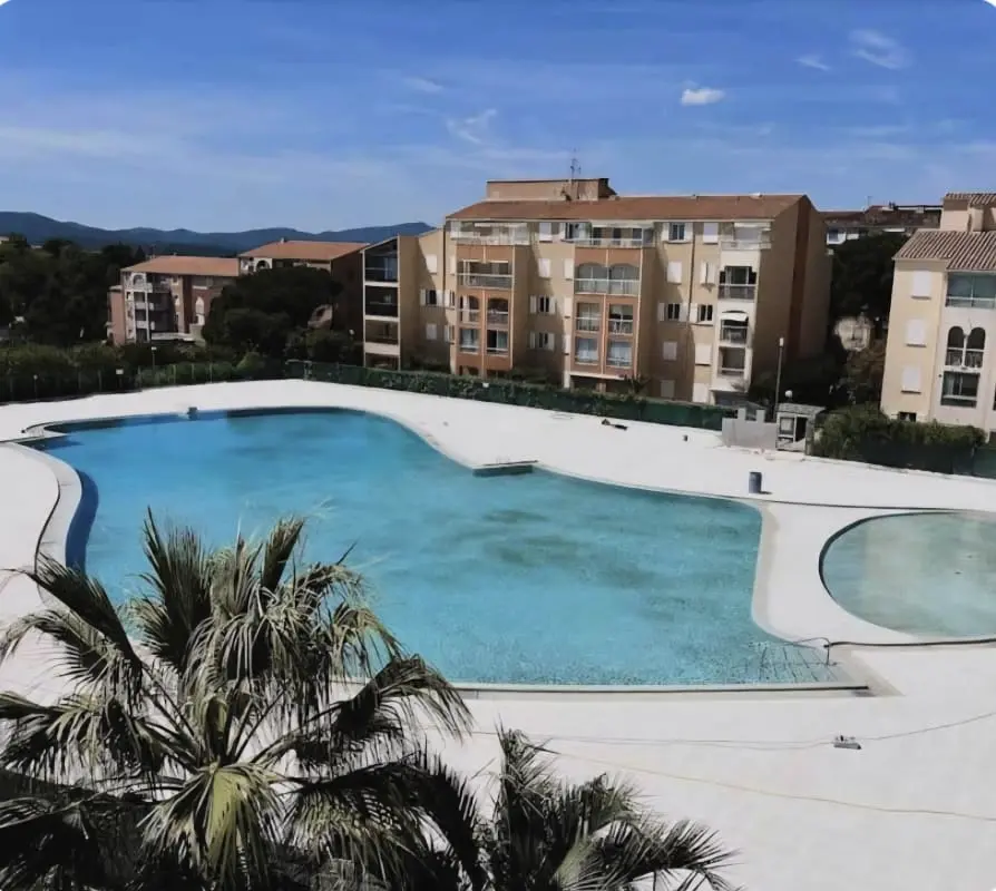 Luminous Apartment With Balcony And Swimming Pool