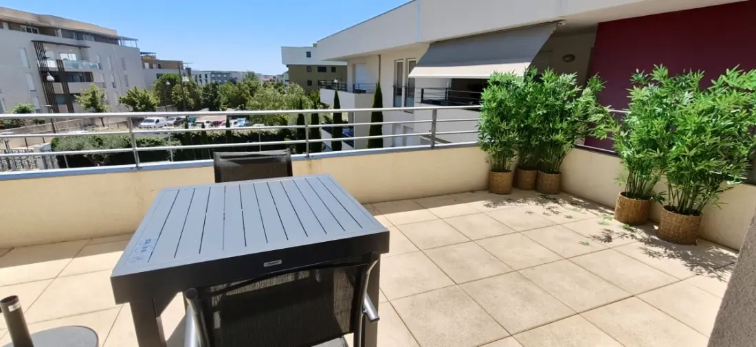 Apartment Refait à Neuf with Swimming pool and terrace
