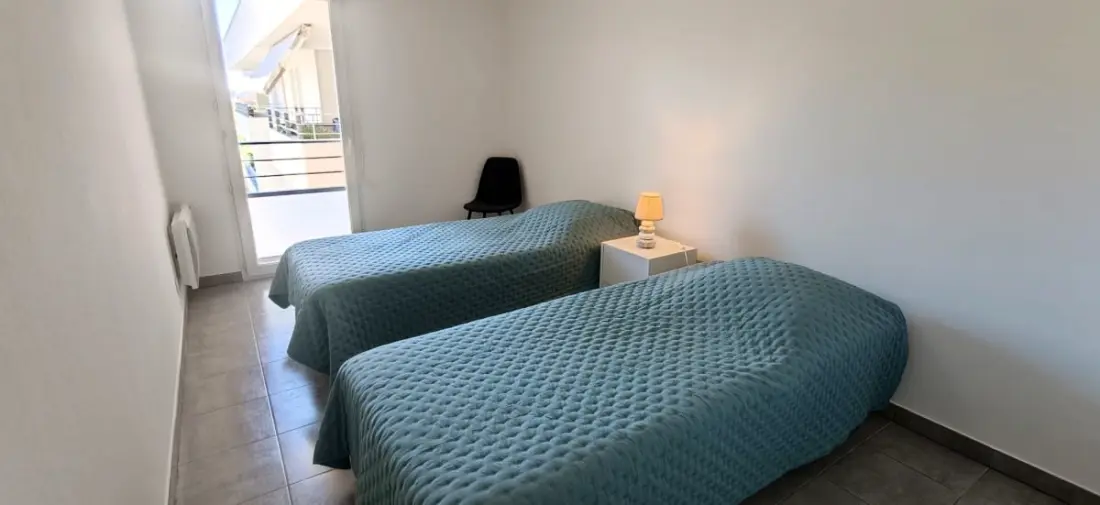 Apartment Refait à Neuf with Swimming pool and terrace