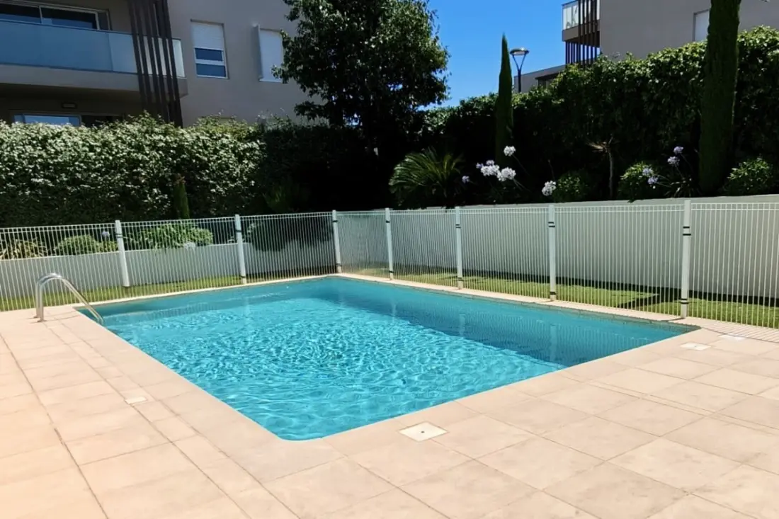 Apartment Refait à Neuf with Swimming pool and terrace