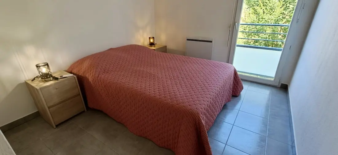 Apartment Refait à Neuf with Swimming pool and terrace