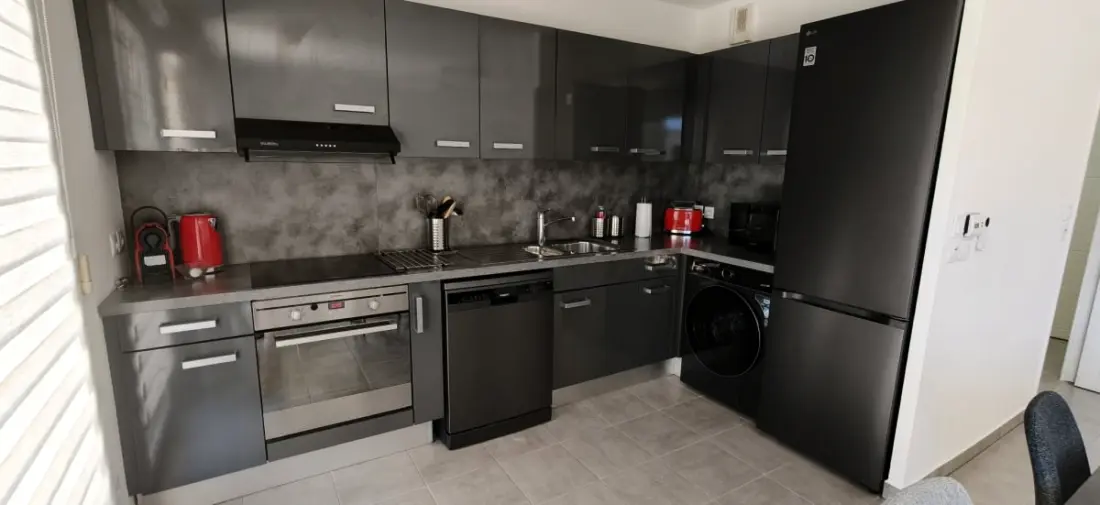 Apartment Refait à Neuf with Swimming pool and terrace