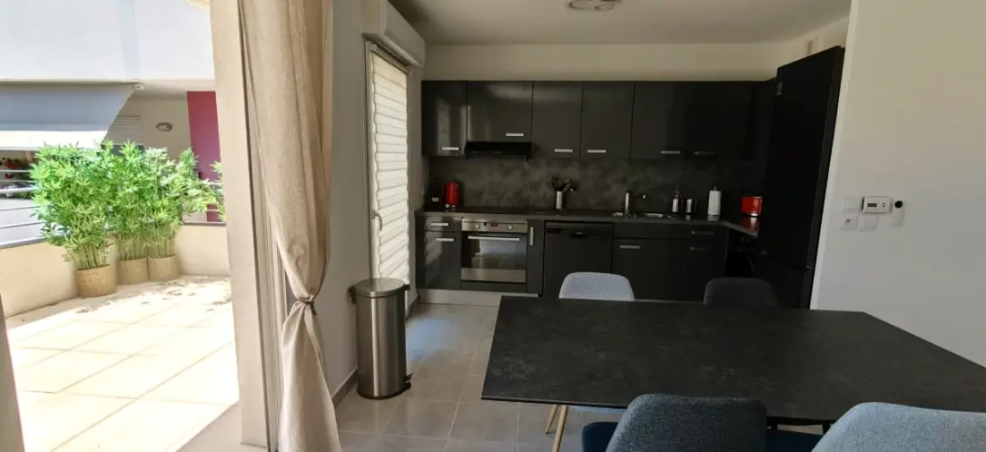 Apartment Refait à Neuf with Swimming pool and terrace