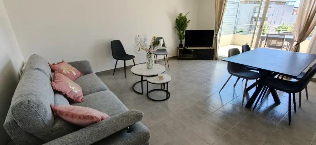 Apartment Refait à Neuf with Swimming pool and terrace