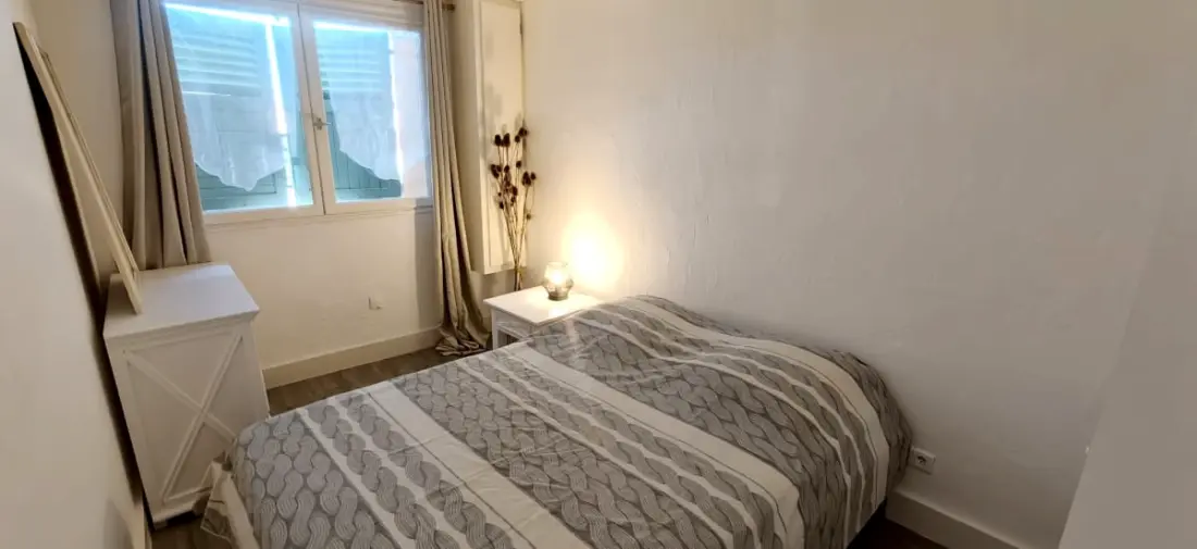 Renovated apartment with parking in the heart of Fréjus