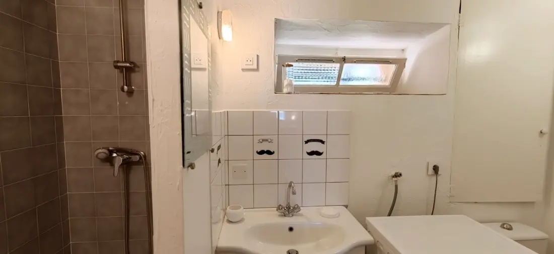 Renovated apartment with parking in the heart of Fréjus