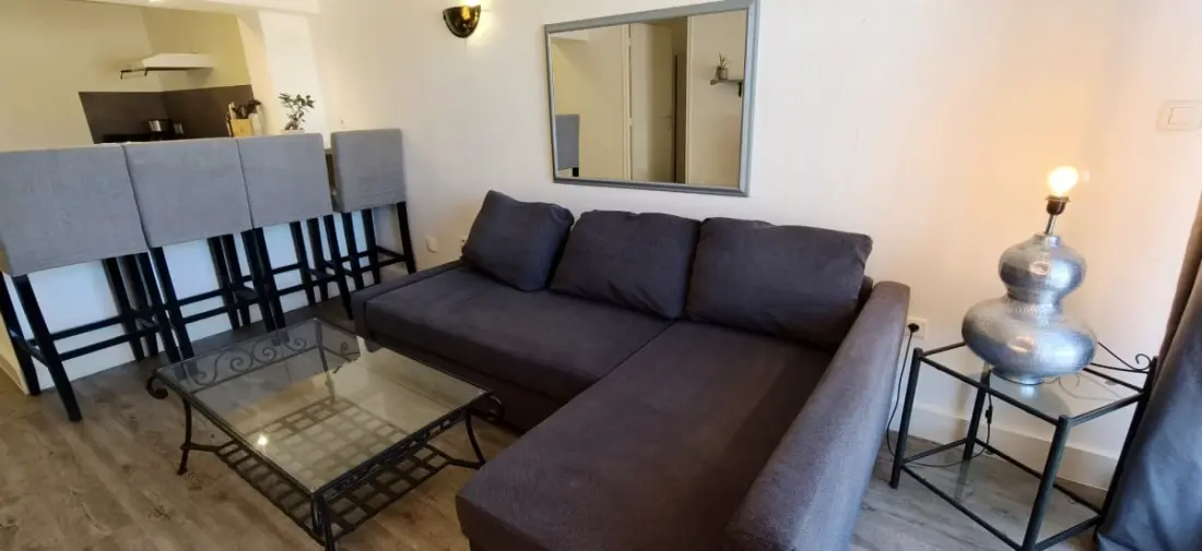 Renovated apartment with parking in the heart of Fréjus