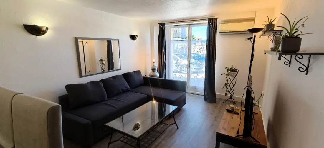 Renovated apartment with parking in the heart of Fréjus