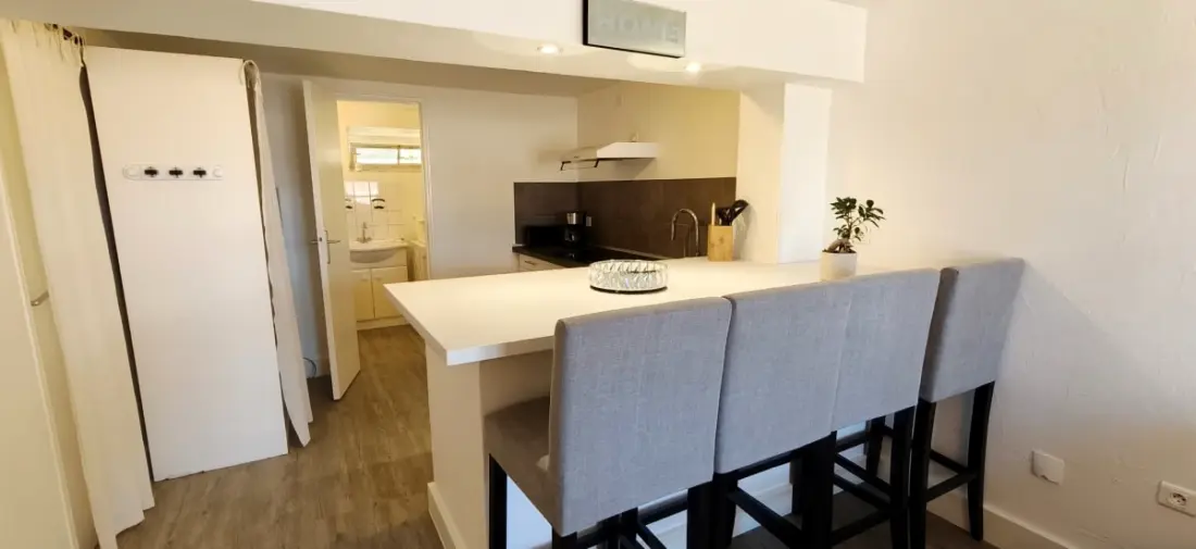 Renovated apartment with parking in the heart of Fréjus