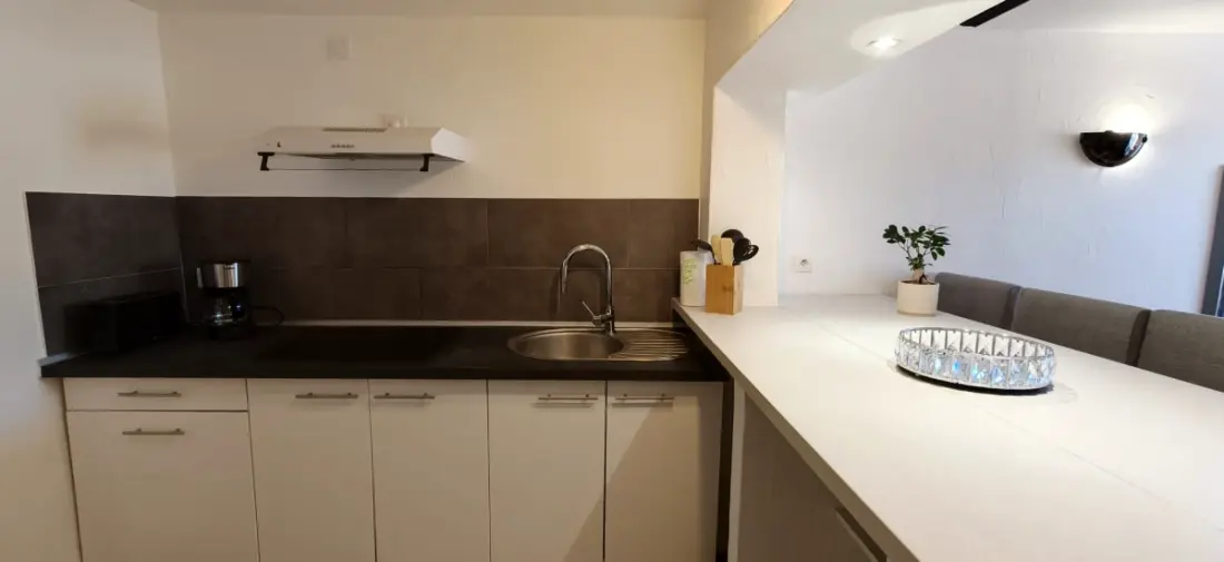 Renovated apartment with parking in the heart of Fréjus