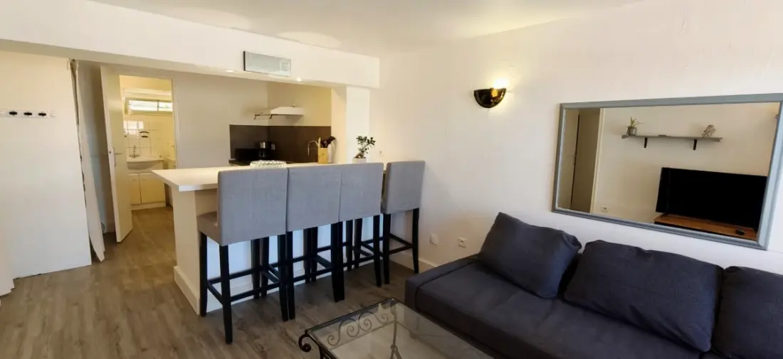 Renovated apartment with parking in the heart of Fréjus