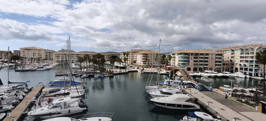 Apartment Sea View Sur La Marina De Fréjus