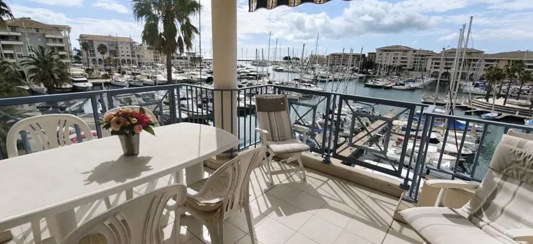 Apartment Sea View Sur La Marina De Fréjus
