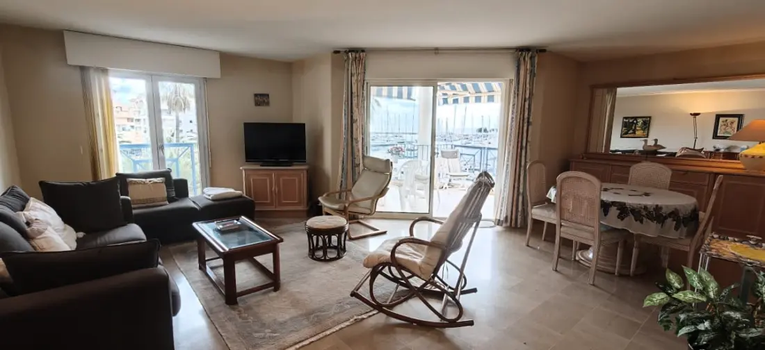 Apartment Sea View Sur La Marina De Fréjus