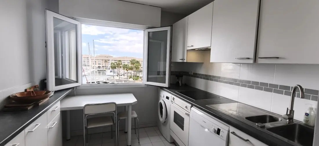 Apartment Sea View Sur La Marina De Fréjus