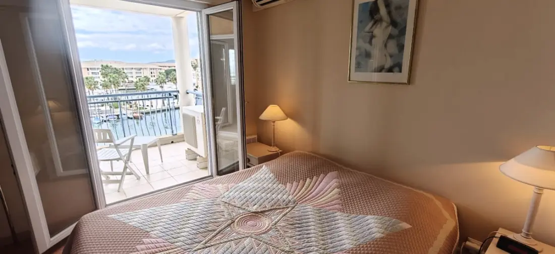 Apartment Sea View Sur La Marina De Fréjus