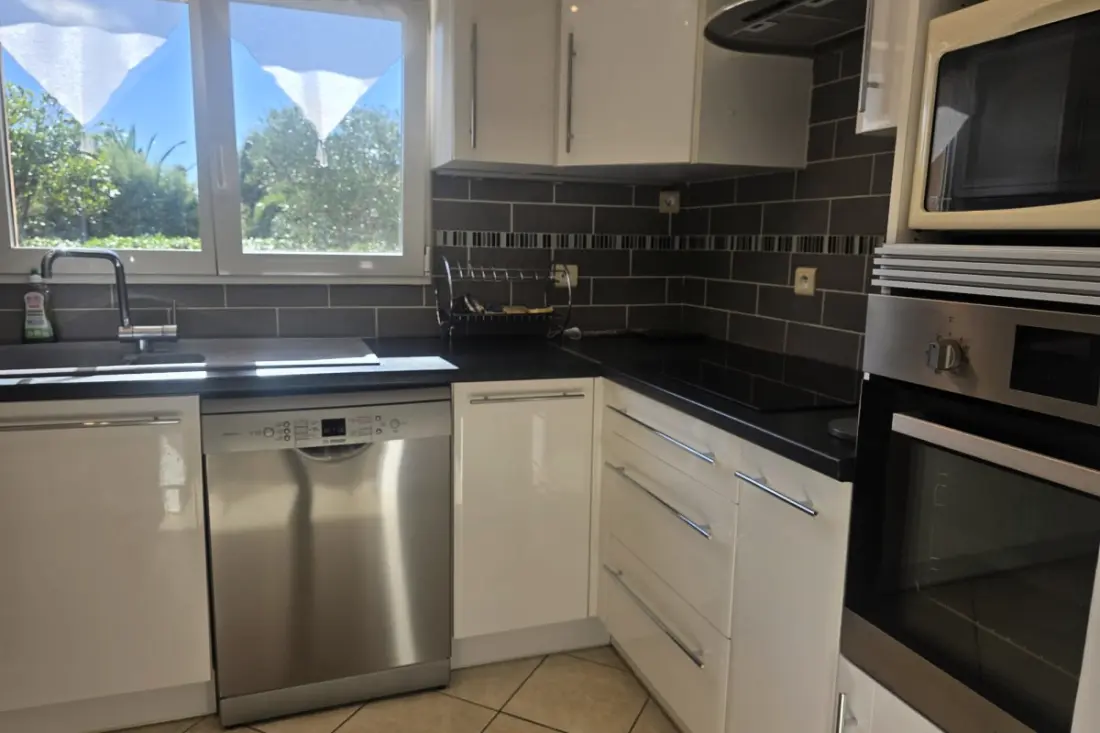 Beautiful Apartment With Garden Near Beach