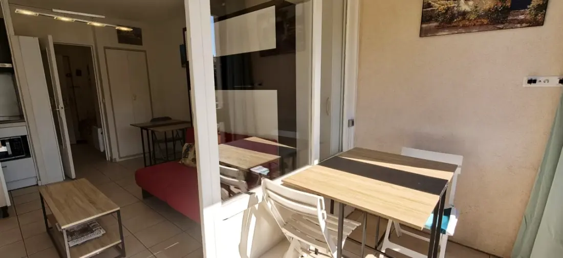 Luminous Studio With Balcony, Pool & Parking