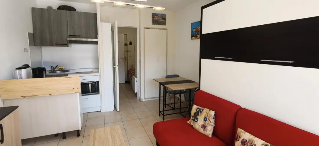 Luminous Studio With Balcony, Pool & Parking