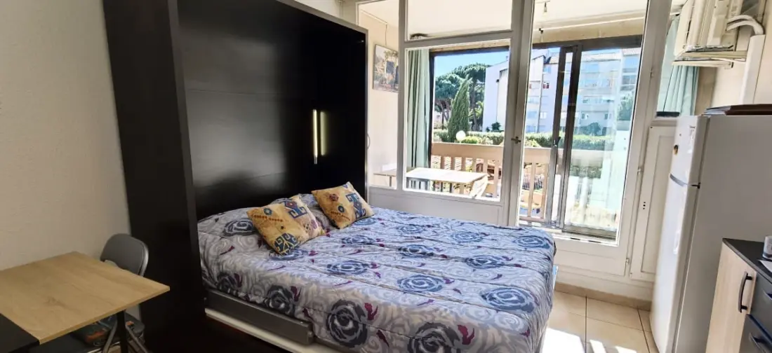 Luminous Studio With Balcony, Pool & Parking